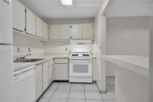 apt-d208-6886 N Kendall Dr, Pinecrest, FL, 33156-1594 | Card Image