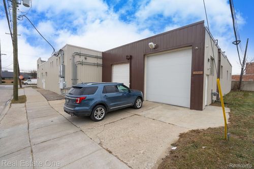 23404 Sherwood Ave, Warren, MI, 48091-2023 | Card Image