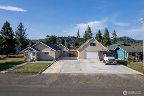410 E Scott St, Aberdeen, WA, 98520-7838 | Card Image