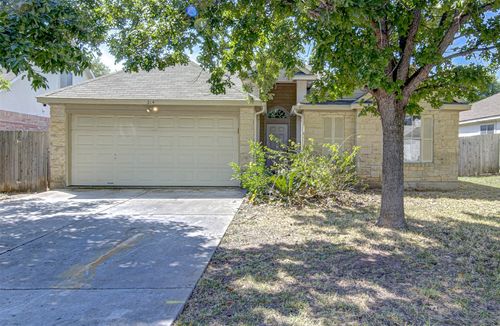 214 Sandhill Dr, Lockhart, TX, 78644-4545 | Card Image