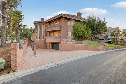 1105 Broadmoor Ave, Las Vegas, NV, 89109-1556 | Card Image