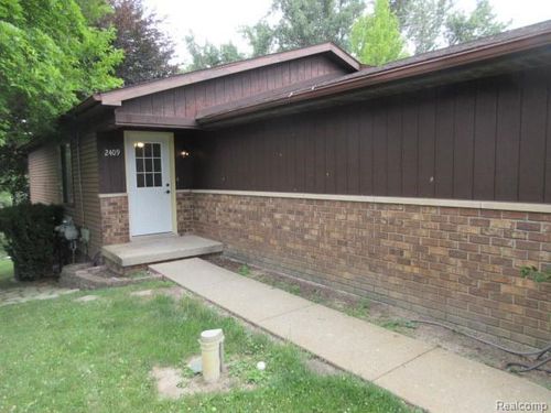 2409 Golden Shores Dr, Fenton, MI, 48430-1058 | Card Image