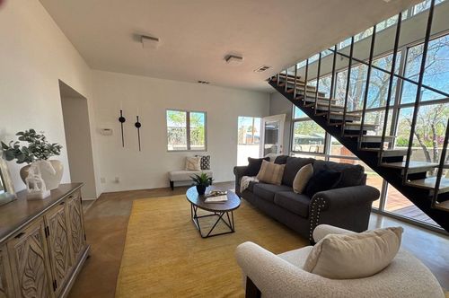 912 Hermosa Dr Ne, Albuquerque, NM, 87110-7710 | Card Image