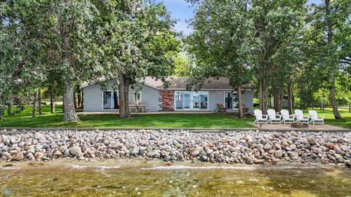 886 S Shore Dr, Detroit Lakes, MN, 56501-4814 | Card Image