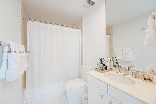 LPH07 - 19333 Collins Ave, Condo with 3 bedrooms, 3 bathrooms and null parking in Sunny Isles Beach FL | Image 24