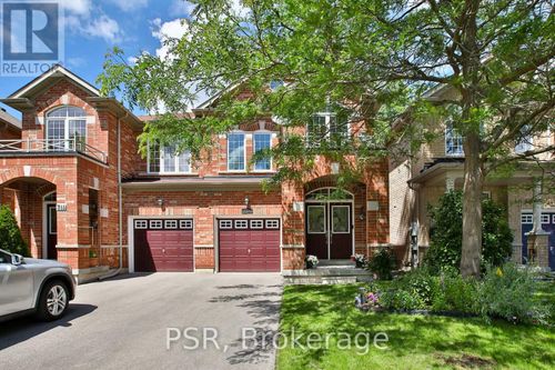 715 John Cole Court, Newmarket (Gorham-College Manor), ON, L3Y5V7 | Card Image