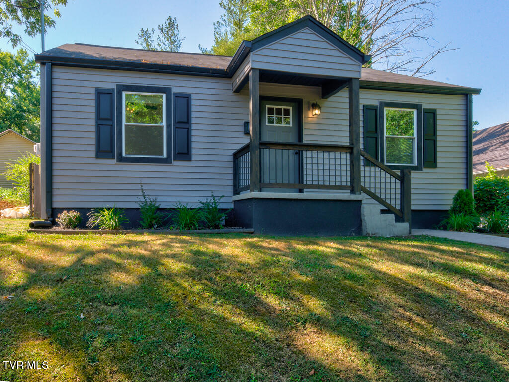 Bay St, Bristol, TN 37620