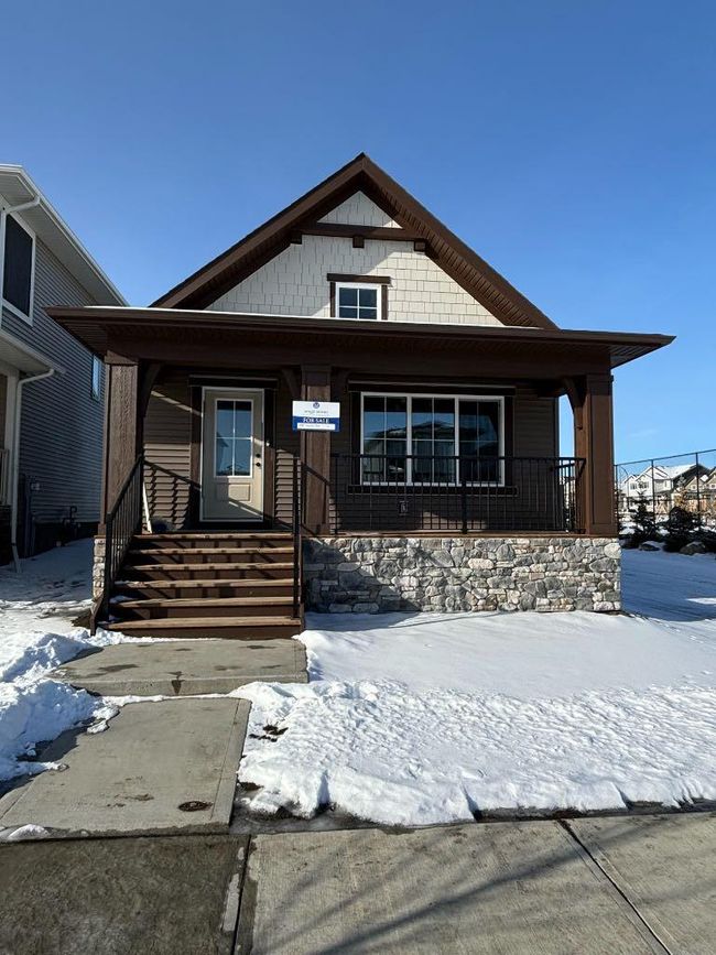821 Reynolds Manor Sw, Home with 3 bedrooms, 3 bathrooms and 3 parking in Airdrie AB | Image 1