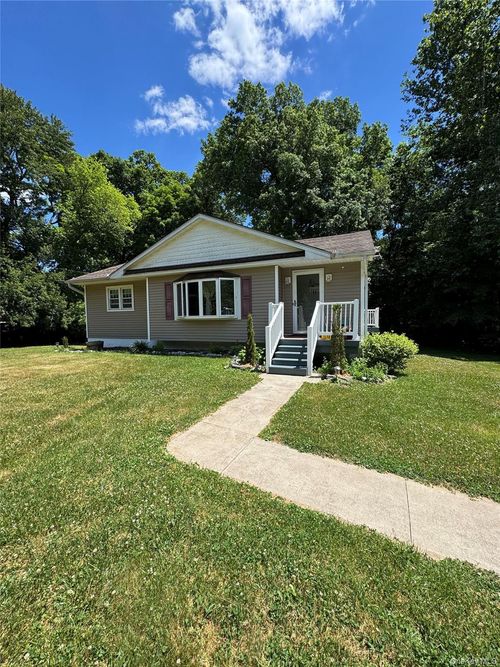18 Montfort Woods Rd, Wappingers Falls, NY, 12590-3510 | Card Image