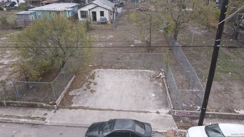 2-2208 W Poplar St, San Antonio, TX, 78207-1425 | Card Image