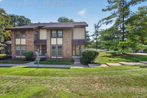 25184 Maplebrooke Dr, Southfield, MI, 48033-5282 | Card Image