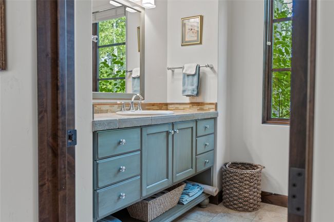 Guest bathroom. | Image 48