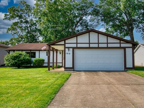 1819 Gloucester Dr, Lorain, OH, 44053-3212 | Card Image