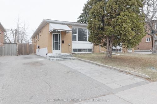 main-32 Clydesdale Dr, North York, ON, M2J3N2 | Card Image
