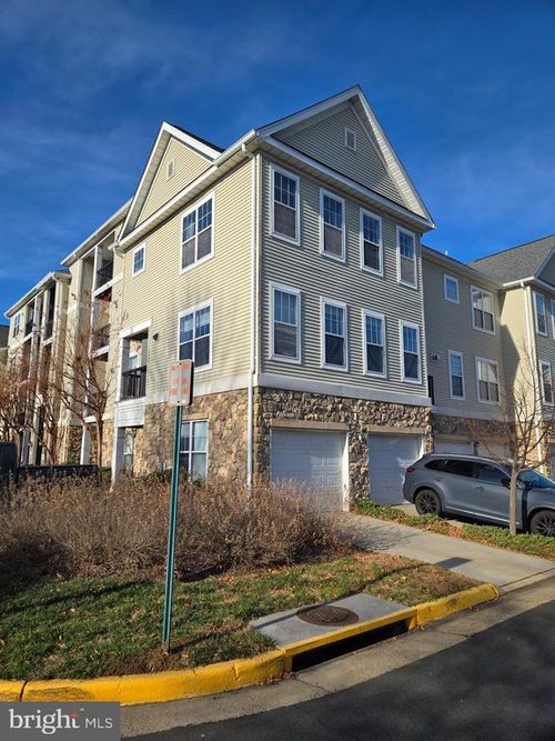 t-13399 Connor Dr, CENTREVILLE, VA, 20120-3034 | Card Image