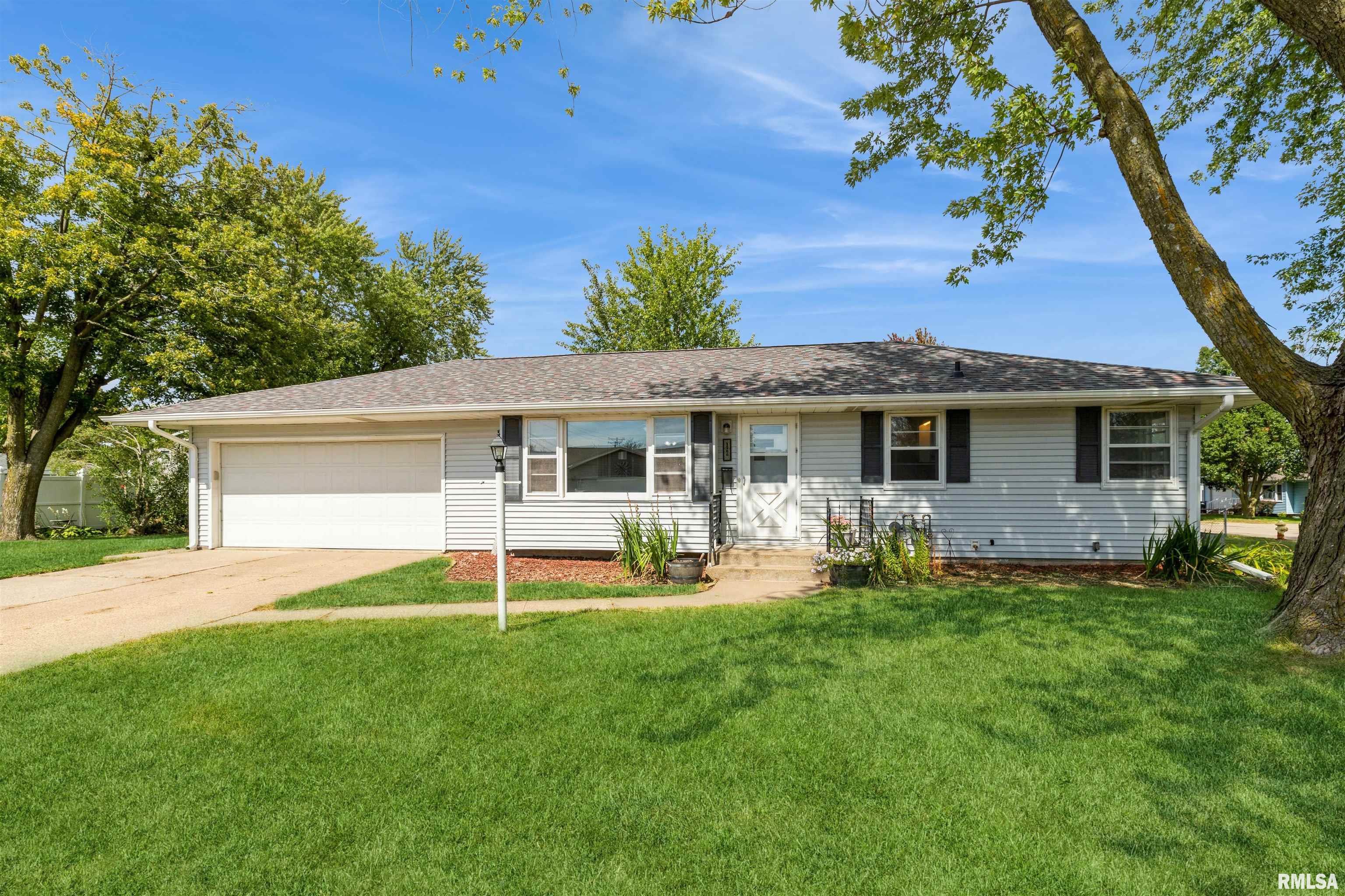 11th Ave, Clinton, IA 52732