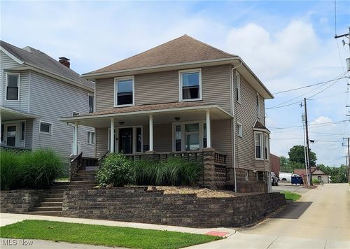 215 N 10th Street, Cambridge, OH, 43725 | Card Image