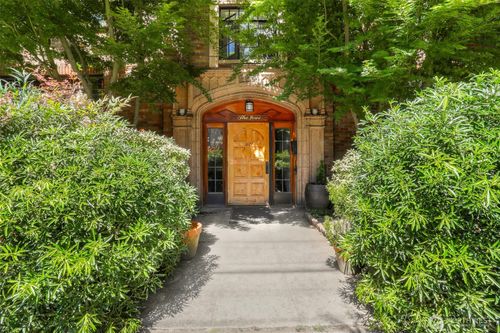 apt-24-3121 Franklin Ave E, Seattle, WA, 98102-3898 | Card Image