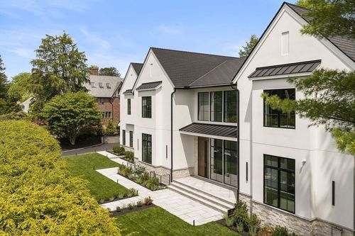 19 Bonnybrook Rd, Waban, MA, 02468-1001 | Card Image