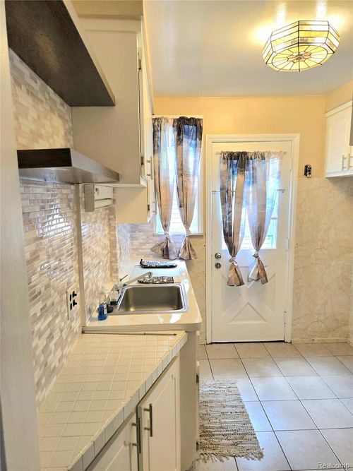 19332 Beaconsfield St, Harper Woods, MI, 48225-2161 | Card Image