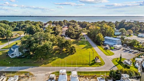 201 Pensacola Ave, Morehead City, NC, 28557-2729 | Card Image