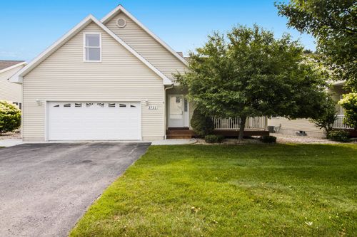 2722 Ruby St, Traverse City, MI, 49684-6103 | Card Image