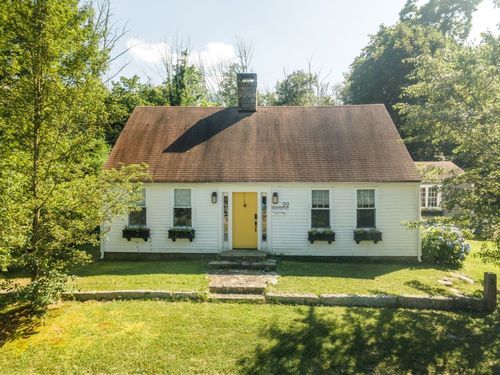 99 Highview Ave, Hope Valley, RI, 02832-1703 | Card Image