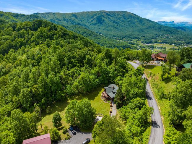 2414 Walnut Cove Way, House other with 4 bedrooms, 6 bathrooms and null parking in Sevierville TN | Image 73