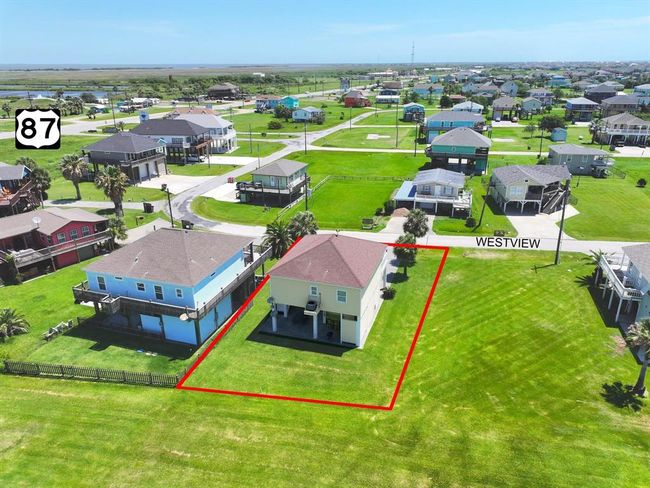 933 Westview, House other with 2 bedrooms, 2 bathrooms and 1 parking in Crystal Beach TX | Image 5