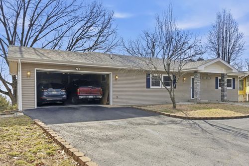 8 Hillcrest Dr, Kimberling City, MO, 65686-9705 | Card Image