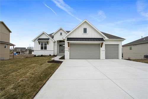 5106 Nw Montebella Drive, Riverside, MO, 64150 | Card Image