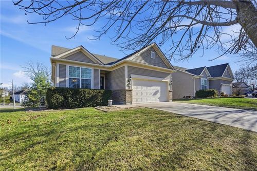 4821 Sw Davis Dr, Lee's Summit, MO, 64083-6100 | Card Image