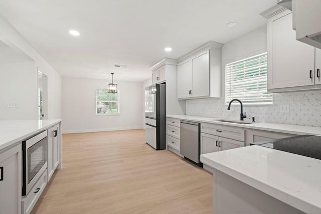 8215 Twining Oaks Ln, House other with 5 bedrooms, 4 bathrooms and 3 parking in Spring TX | Image 18
