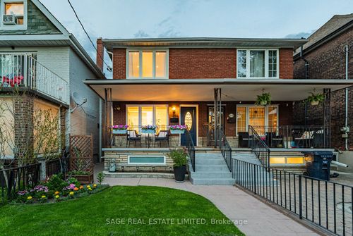 39A Uxbridge Avenue, York, ON, M6N2Y1 | Card Image