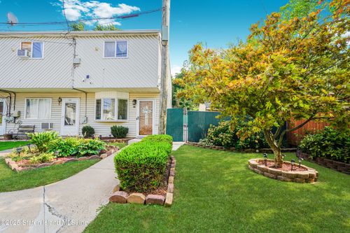44 Betty Ct, Staten Island, NY, 10303-1304 | Card Image