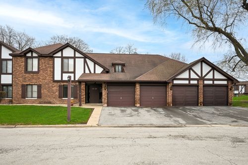 apt-d-1737 Harrow Ct, Wheaton, IL, 60189-8347 | Card Image