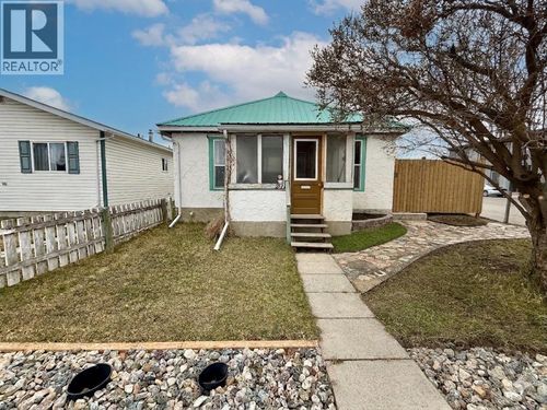 201 6th Ave S, Cranbrook, BC, V1C2H7 | Card Image