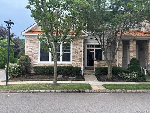 123 Links Ct, Port Washington, NY, 11050-4709 | Card Image