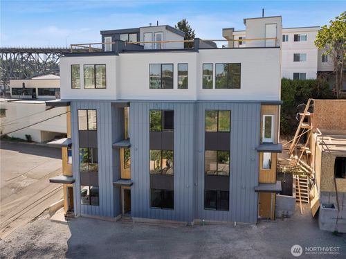 3425 Albion Pl N, Seattle, WA, 98103-8826 | Card Image