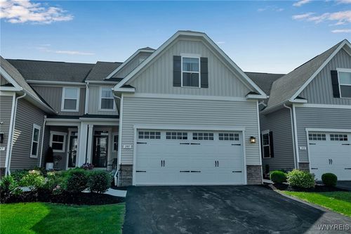 195 Stonebridge Rd, Grand Island, NY, 14072-1884 | Card Image