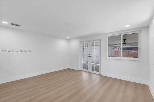 11030 Sw 42 Nd St, House other with 3 bedrooms, 3 bathrooms and null parking in Miami FL | Image 9