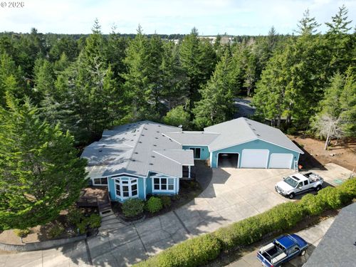 614 38th Pl, Florence, OR, 97439-8216 | Card Image