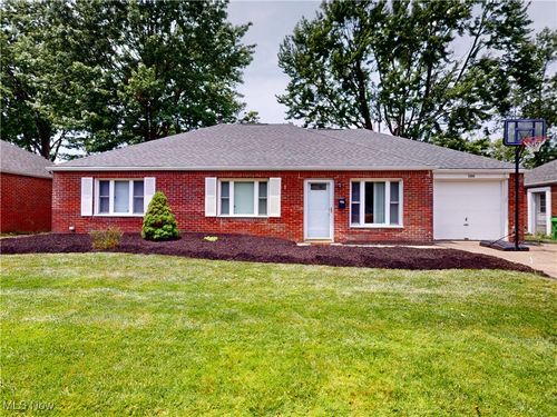 586 Birch Ave, Euclid, OH, 44132-2141 | Card Image