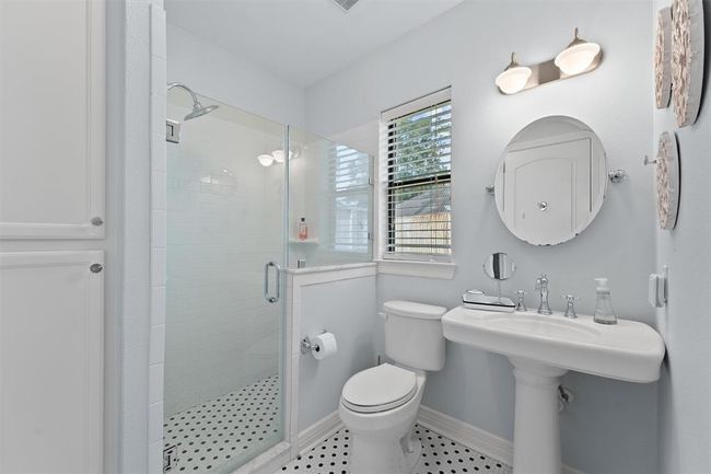 Casita full bath | Image 25