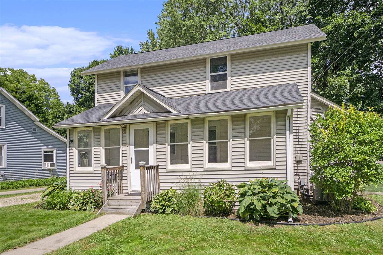 Division St, Vicksburg, MI 49097