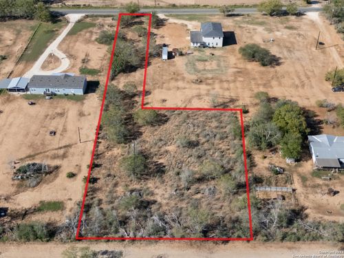 2240 County Road 5710, Devine, TX, 78016-4391 | Card Image