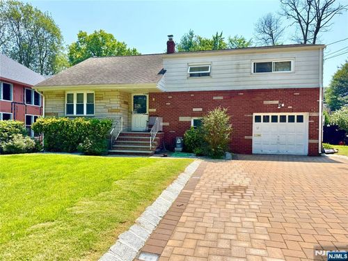 32 Van Arsdale Pl, Teaneck, NJ, 07666-6202 | Card Image