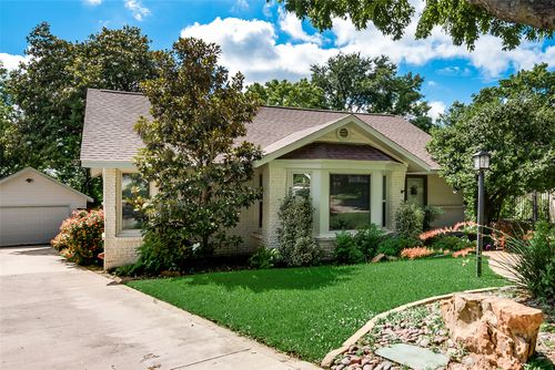 2536 Walsh Ct, Fort Worth, TX, 76109-1056 | Card Image