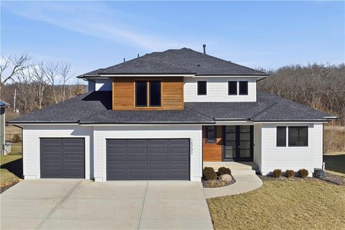 15232 171st Ter, Olathe, KS, 66062-7511 | Card Image