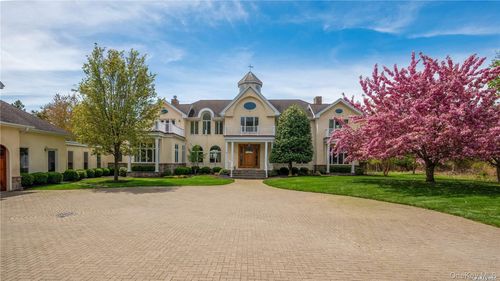 22 Old Neck Rd S, Center Moriches, NY, 11934-3113 | Card Image